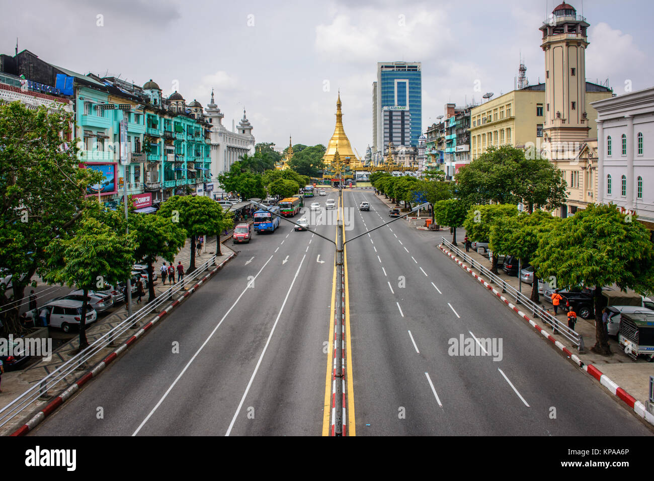 Area del centro di Yangon, Sule Pagoda Road, Myanmar, maggio-2017 Foto Stock