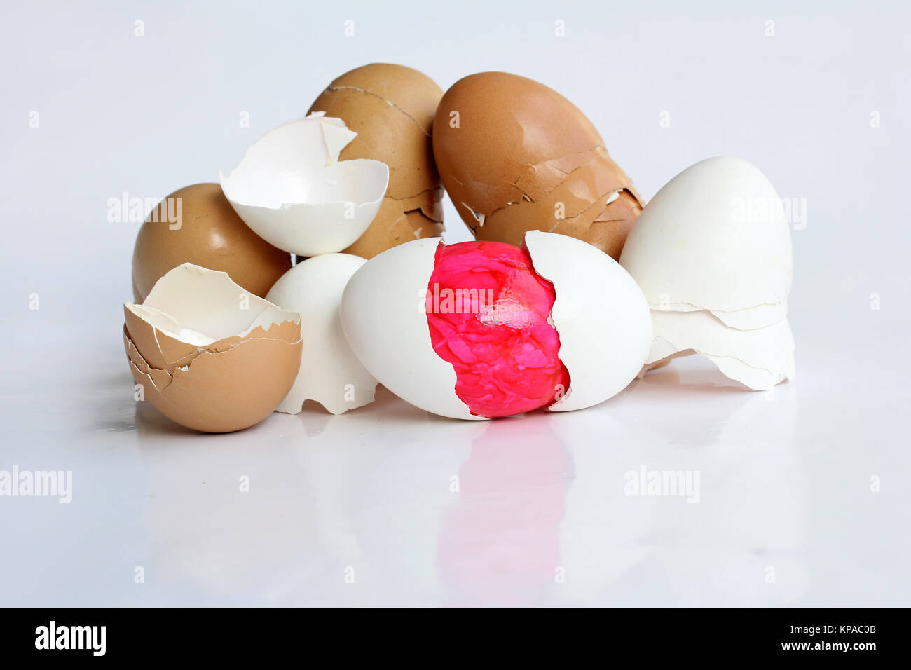 L'uovo di Pasqua nascosto - un uovo di Pasqua ben nascosto Foto Stock