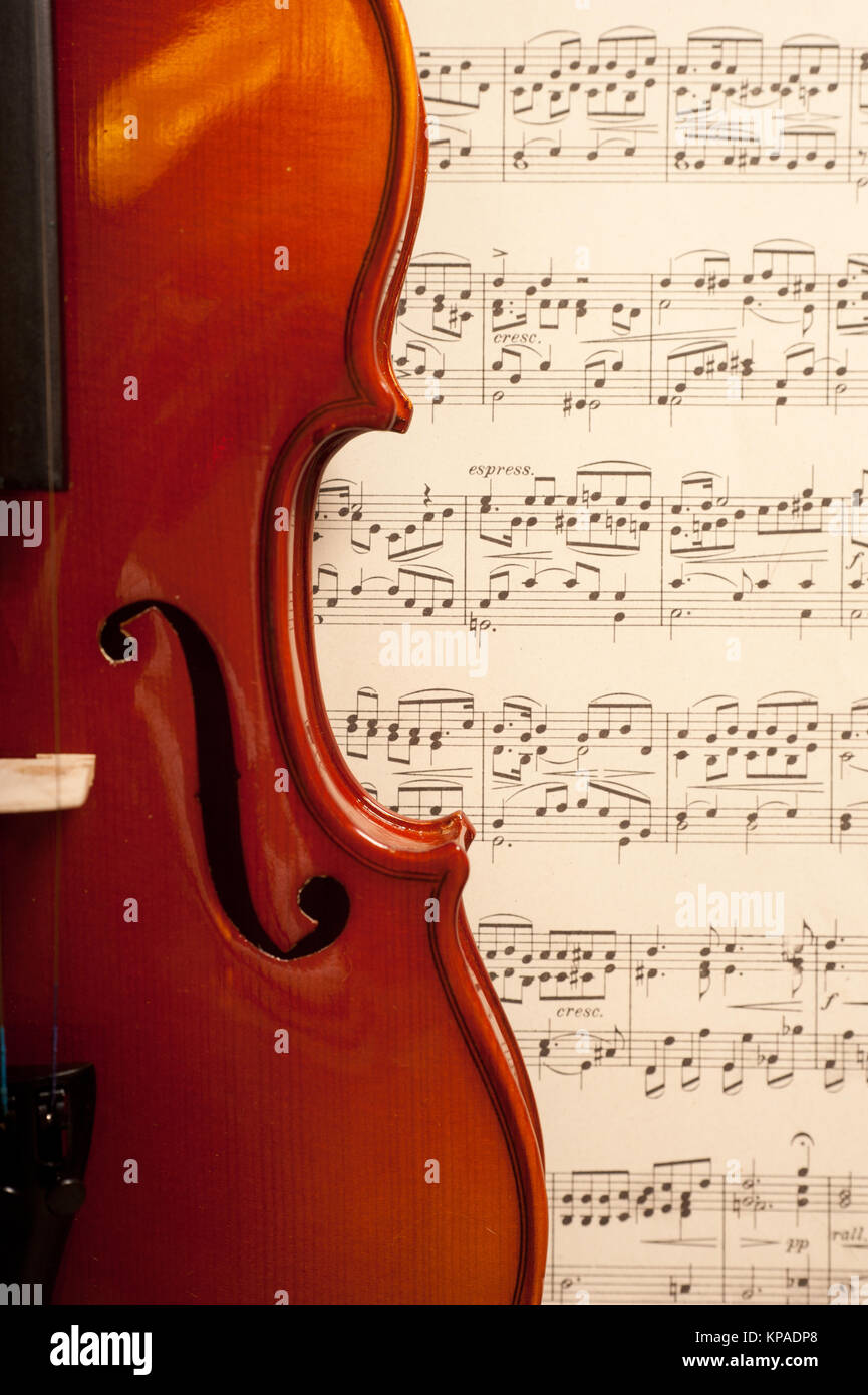 Violino classico e il punteggio della musica Foto Stock