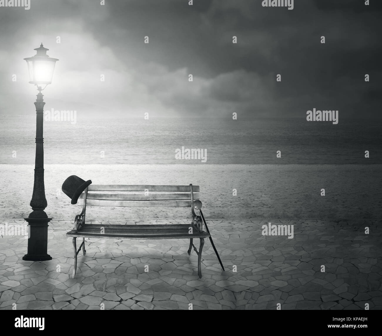 Bella vintage immaginare artistico presso il mare di notte in bianco e nero Foto Stock