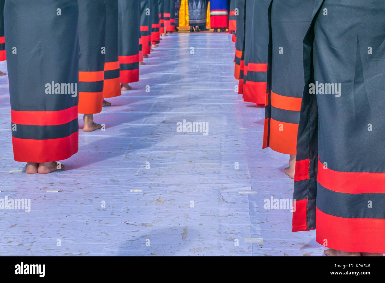 Texture di superficie di seta tailandese Thai,giovane donna cerimonia di culto di sacrificio. Foto Stock
