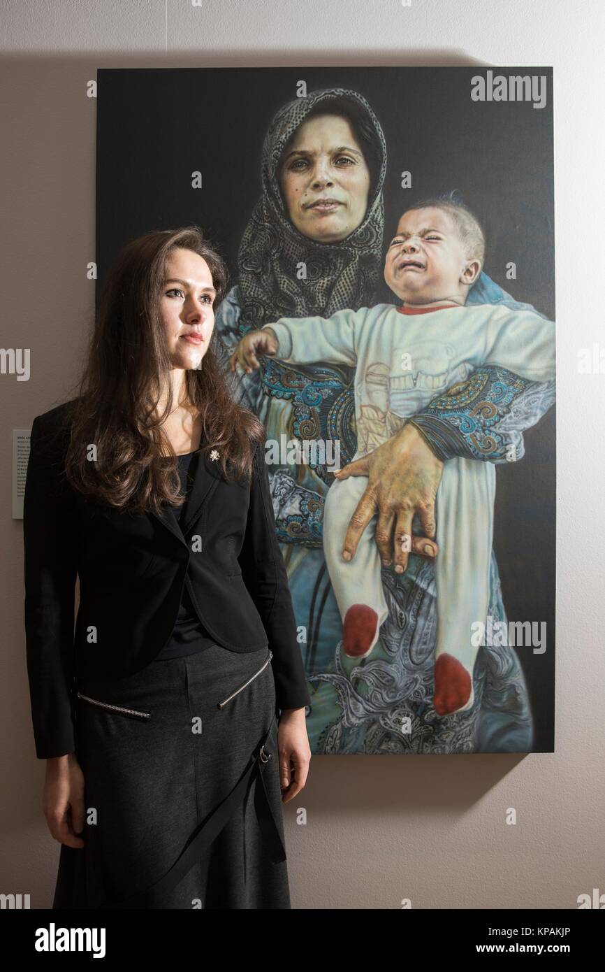 Edinburgh, Regno Unito. Xiv Dic, 2017. Un Edinburgh College of Art laureato vincitrice di un premio entrata in un prestigioso ritratto in tutto il mondo la concorrenza andrà in mostra in Scozia per la prima volta questo inverno. Il 2017 Bp Portrait Award exhibition, che si apre a Scottish National Portrait Gallery il 18 dicembre, saranno dotati di 53 stand-out le opere selezionate da 2.580 voci, con artisti provenienti da 87 paesi. Credito: ricca di Dyson/Alamy Live News Foto Stock