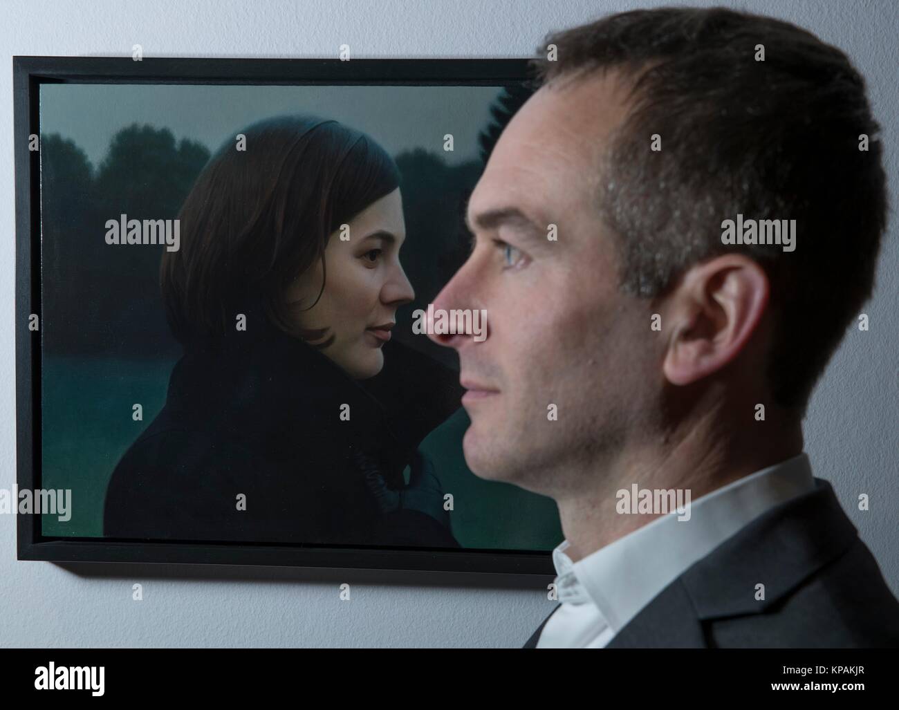 Edinburgh, Regno Unito. Xiv Dic, 2017. Un Edinburgh College of Art laureato vincitrice di un premio entrata in un prestigioso ritratto in tutto il mondo la concorrenza andrà in mostra in Scozia per la prima volta questo inverno. Il 2017 Bp Portrait Award exhibition, che si apre a Scottish National Portrait Gallery il 18 dicembre, saranno dotati di 53 stand-out le opere selezionate da 2.580 voci, con artisti provenienti da 87 paesi. Nella foto: secondo il vincitore del premio, Thomas Ehretsmann con 'Double verticale' un dipinto di sua moglie Caroline. Credito: ricca di Dyson/Alamy Live News Foto Stock