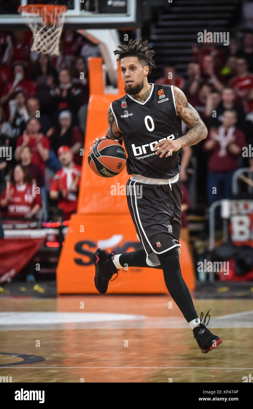 Bamberg, Deutschland. Xiv Dic, 2017. Deutschland, Bamberg, Brose Arena, 14.12.2017, Basket - Eurolega - Brose Bamberg vs. Olympiacos Pireo - Bild: v. lc. Daniel Hackett (Brose Bamberg, #0) Credito: Ryan Evans/Alamy Live News Foto Stock