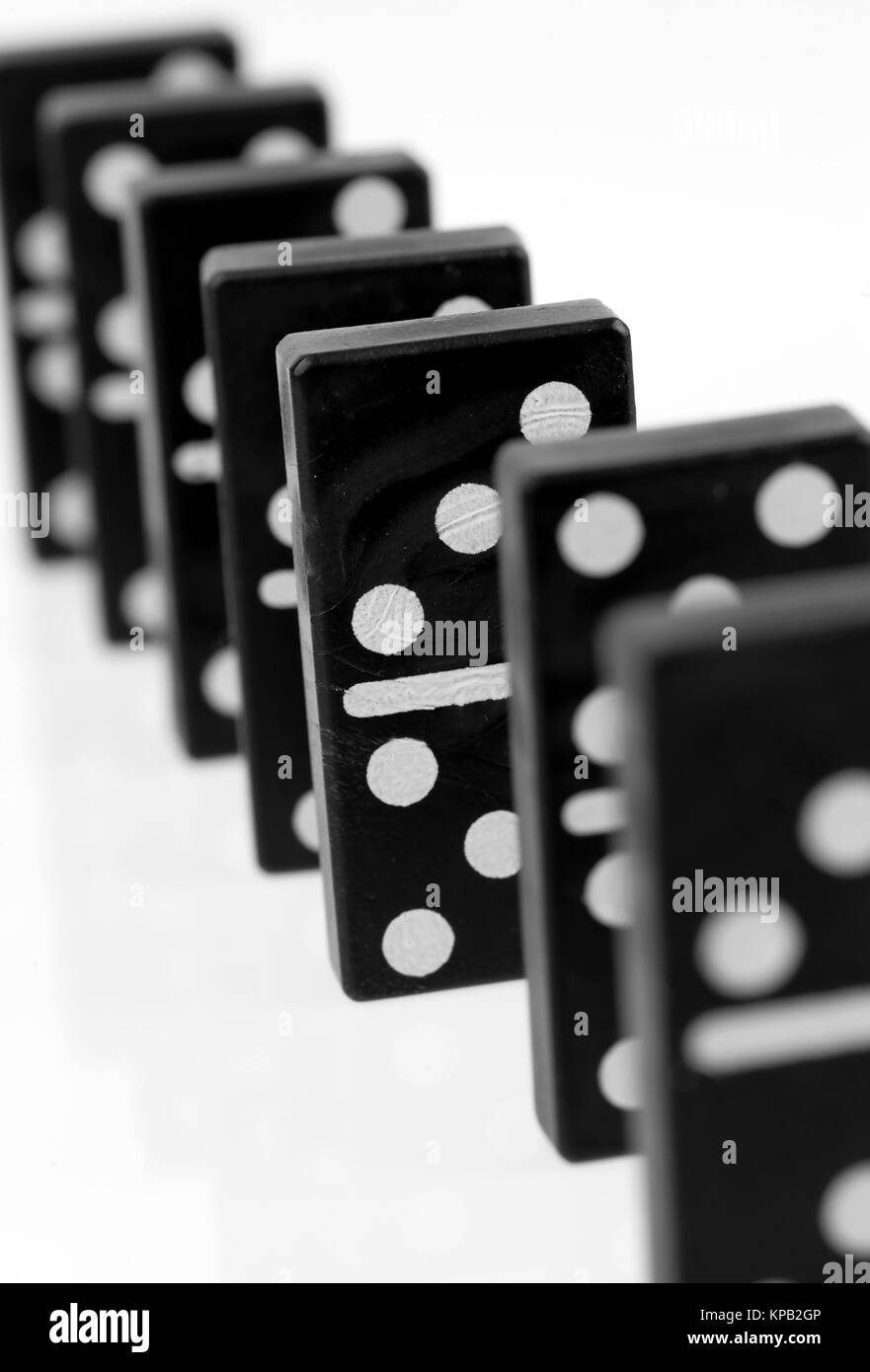 Dominosteine in der Reihe - domino Foto Stock
