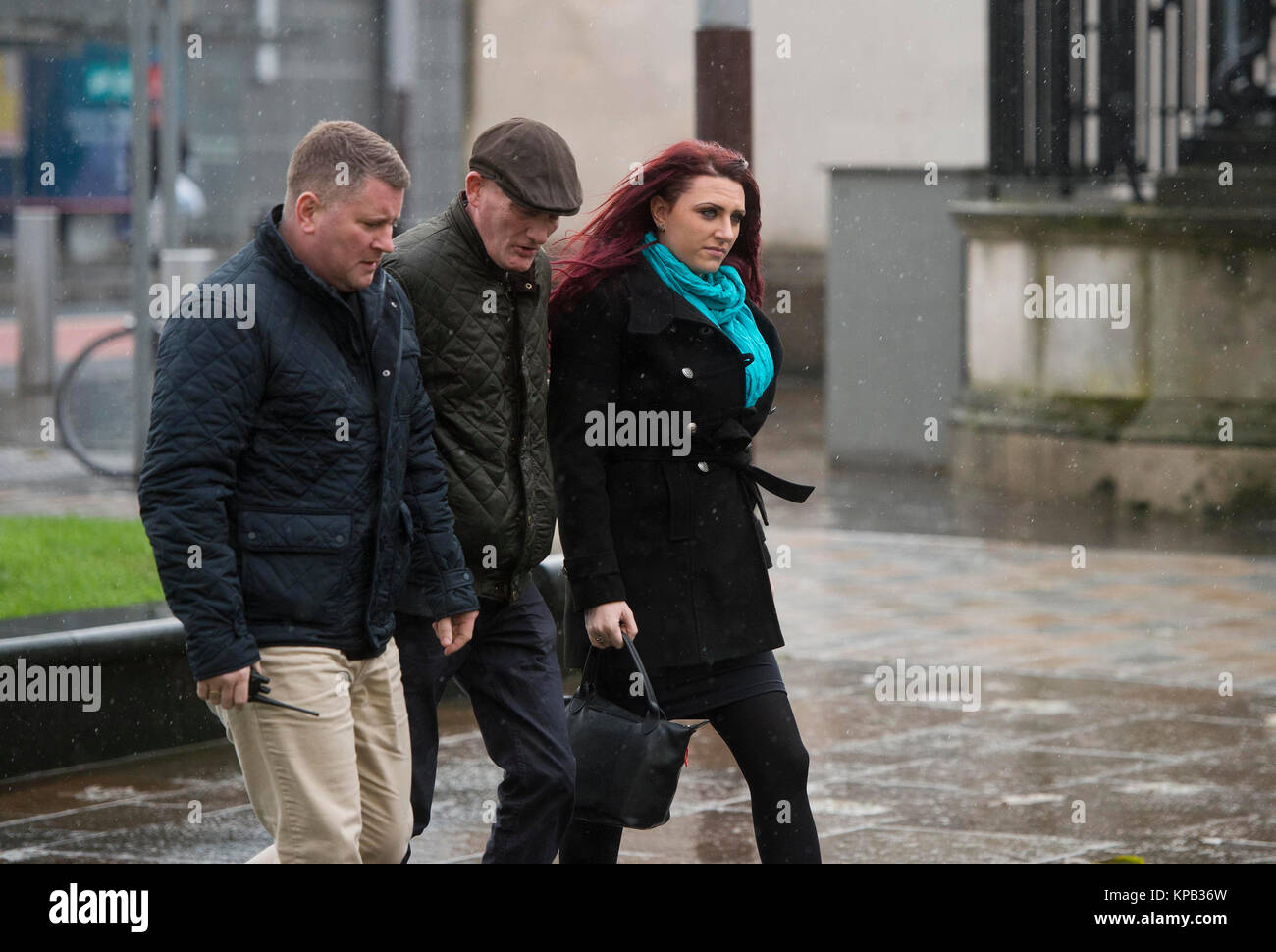 Vice leader di estrema destra gruppo Bretagna prima Jayda Fransen arriva a Belfast Laganside tribunali ad affrontare oneri su un presunto odio che ha avuto luogo a Belfast nel mese di agosto. Foto Stock