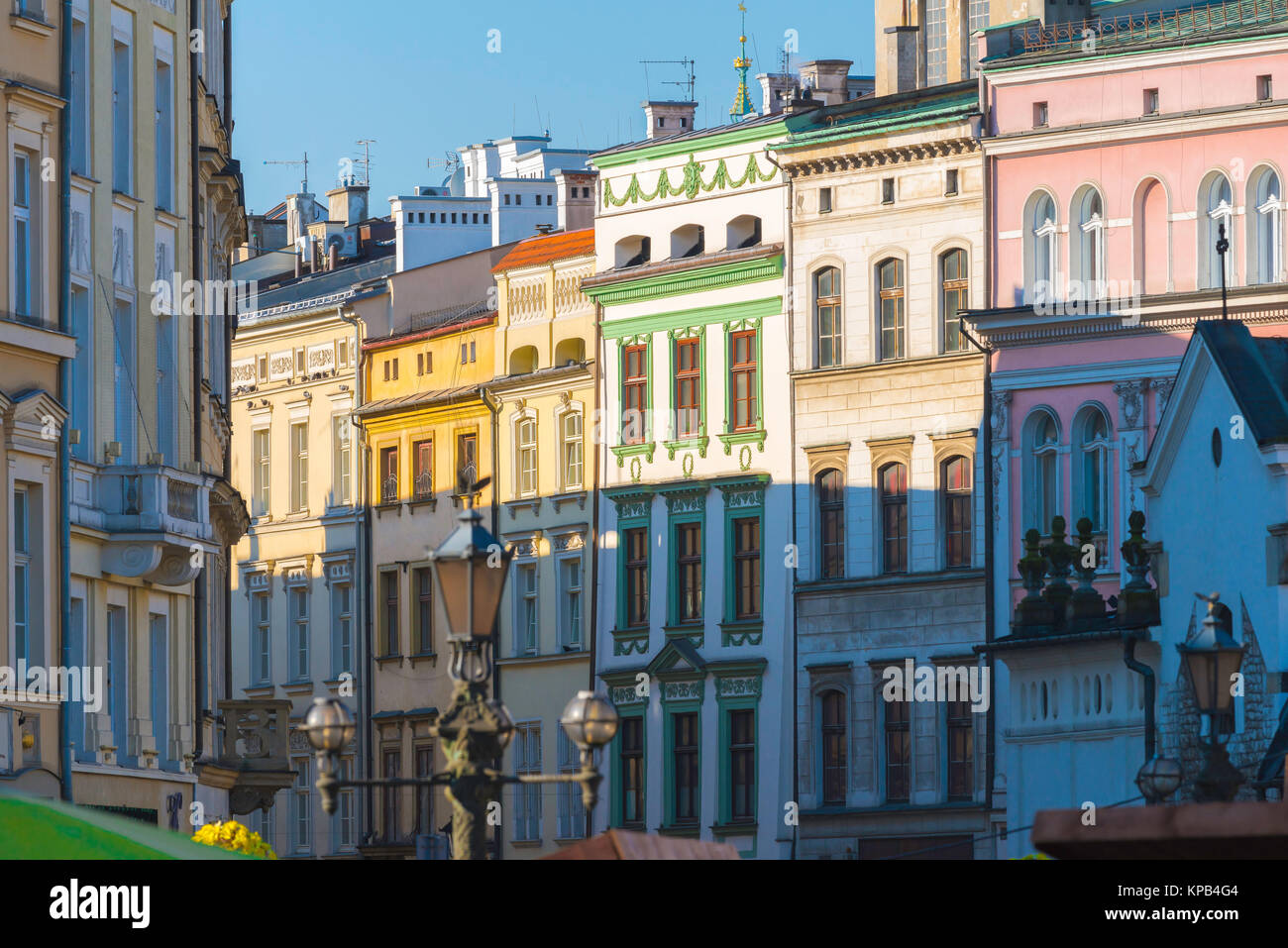 La Polonia architettura barocca, una riga colorata del Barocco e Rococò edifici nel centro di Cracovia, in Polonia. Foto Stock