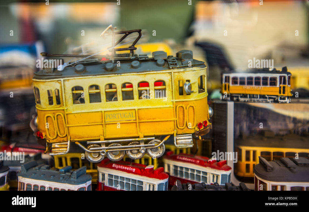 Toy souvenir tram a Lisbona, Portogallo Foto Stock