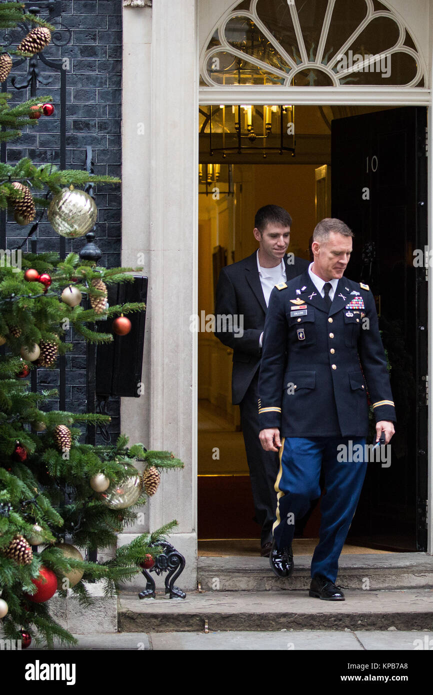 Londra, Regno Unito. 5 dicembre, 2017. Il colonnello Ryan Dillon, portavoce per la Combined Joint Task, funzionamento inerenti risolvere il Comando Centrale degli Stati Uniti, visite 10 Downi Foto Stock