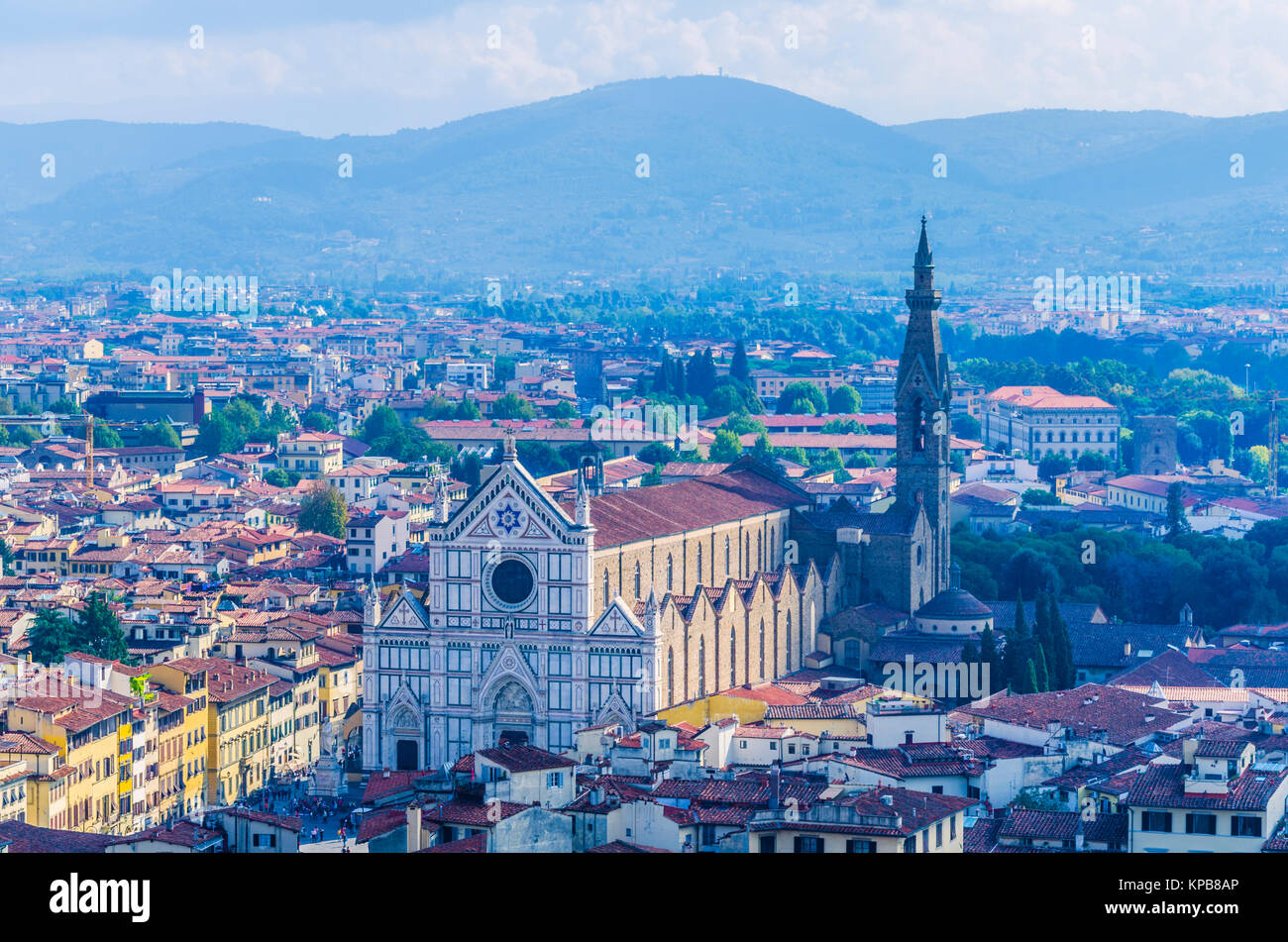 Uno dei simboli di Firenze la basilica di Santa Croce che ospita il sepolcro di personaggi di spicco Foto Stock