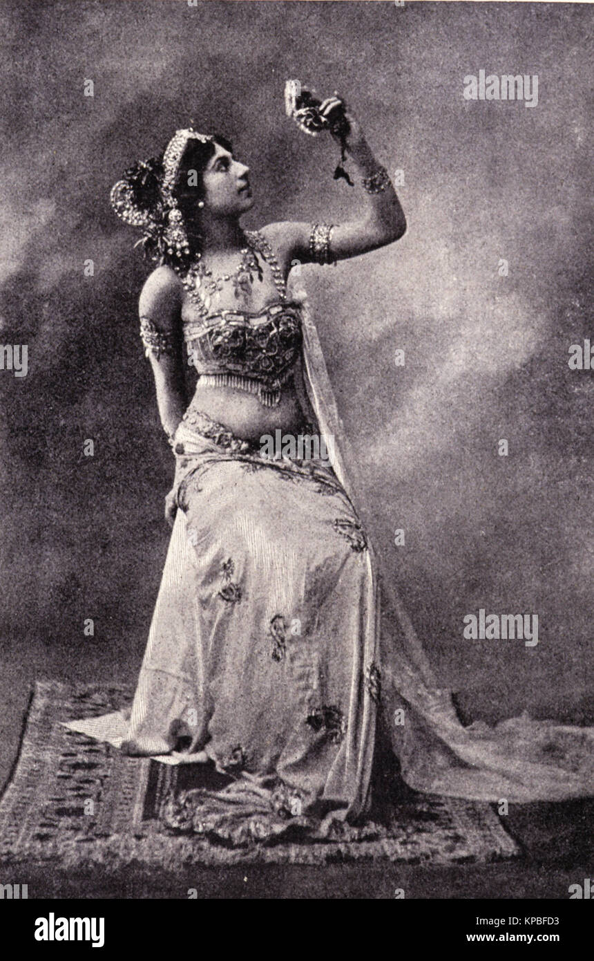 Mata Hari balli presso l'Olympia, in "La Vie illustrée' Ottobre 13, 1905 Foto Stock