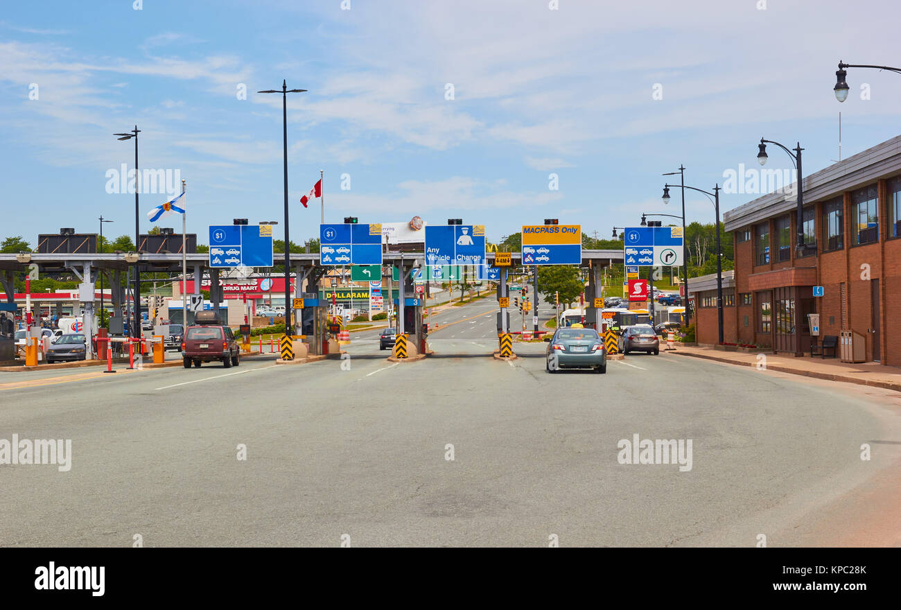 Caselli, Angus L Macdonald sospensione e ponte a pedaggio di attraversamento del porto di Halifax, Halifax, Nova Scotia, Canada. Progettato da Philip Louis Pratley Foto Stock