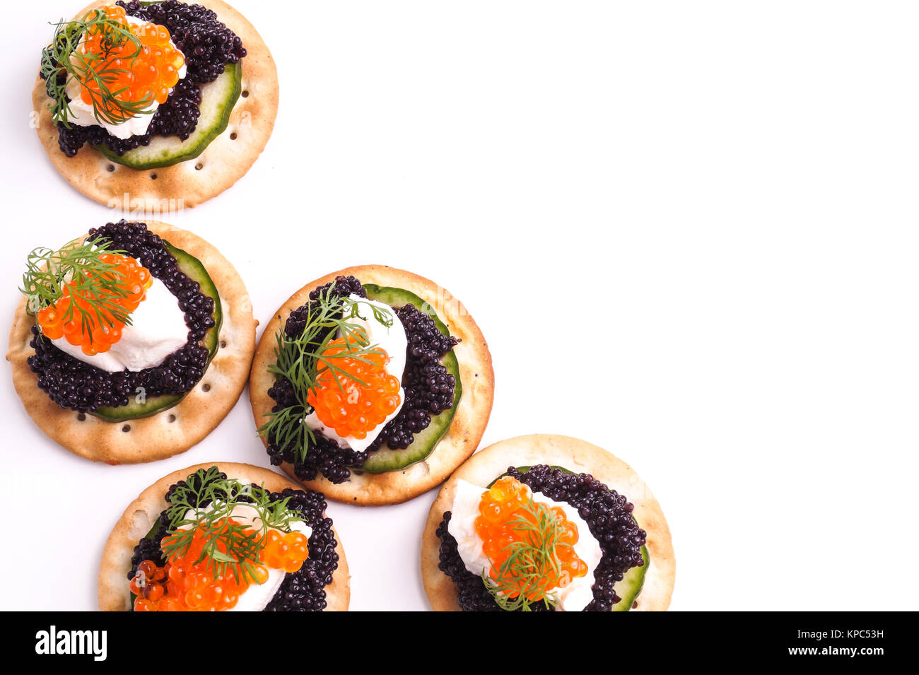 Antipasto di caviale servito sul cracker Foto Stock