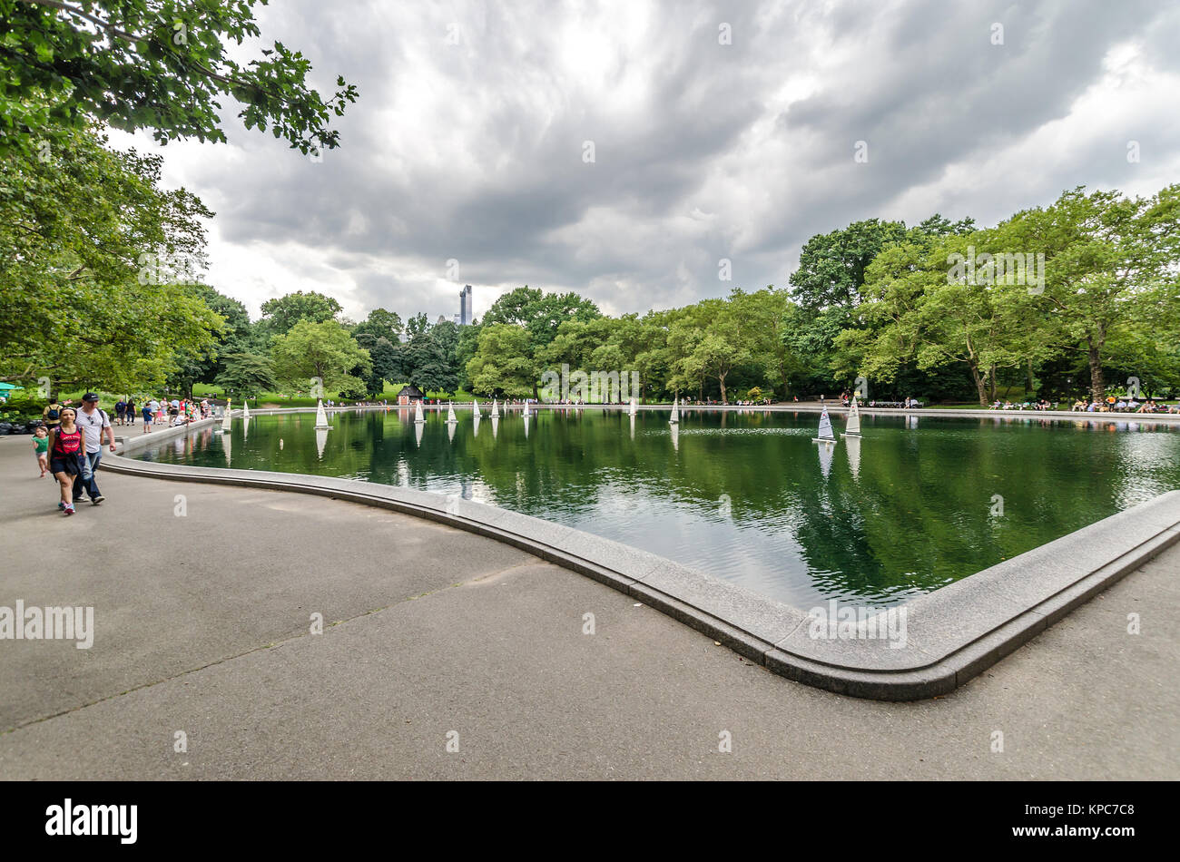NEW YORK CITY - Lug 17: modello barche a vela sul conservatorio acqua su 17 Luglio a New York. Conservatorio acqua giace in una cavità naturale nei pressi di quinto Aven Foto Stock