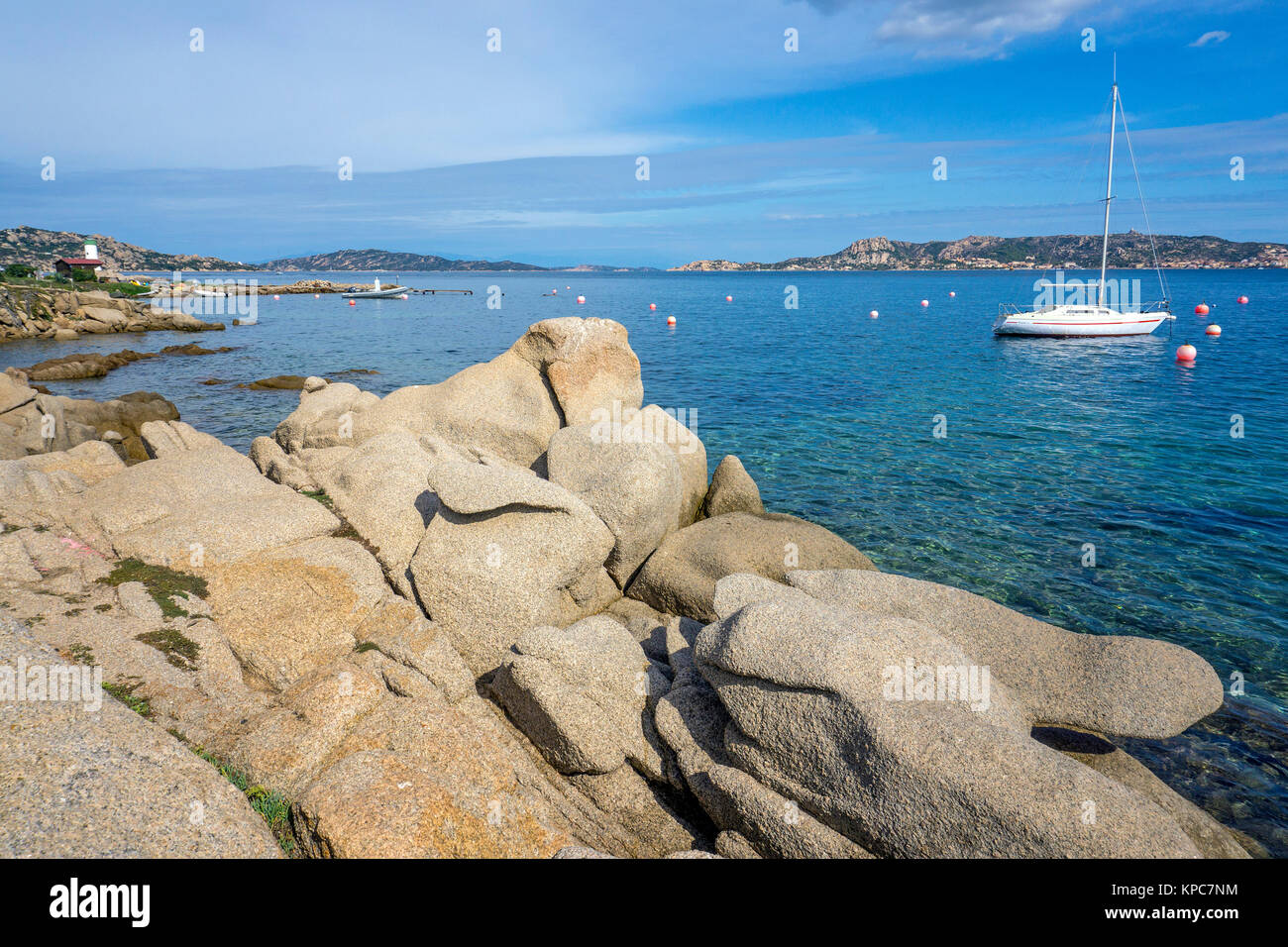 I blocchi di granito presso la costa di Palau, dietro l'isola della Maddalena, Costa Smeralda, Sardegna, Italia, mare Mediterraneo, Europa Foto Stock