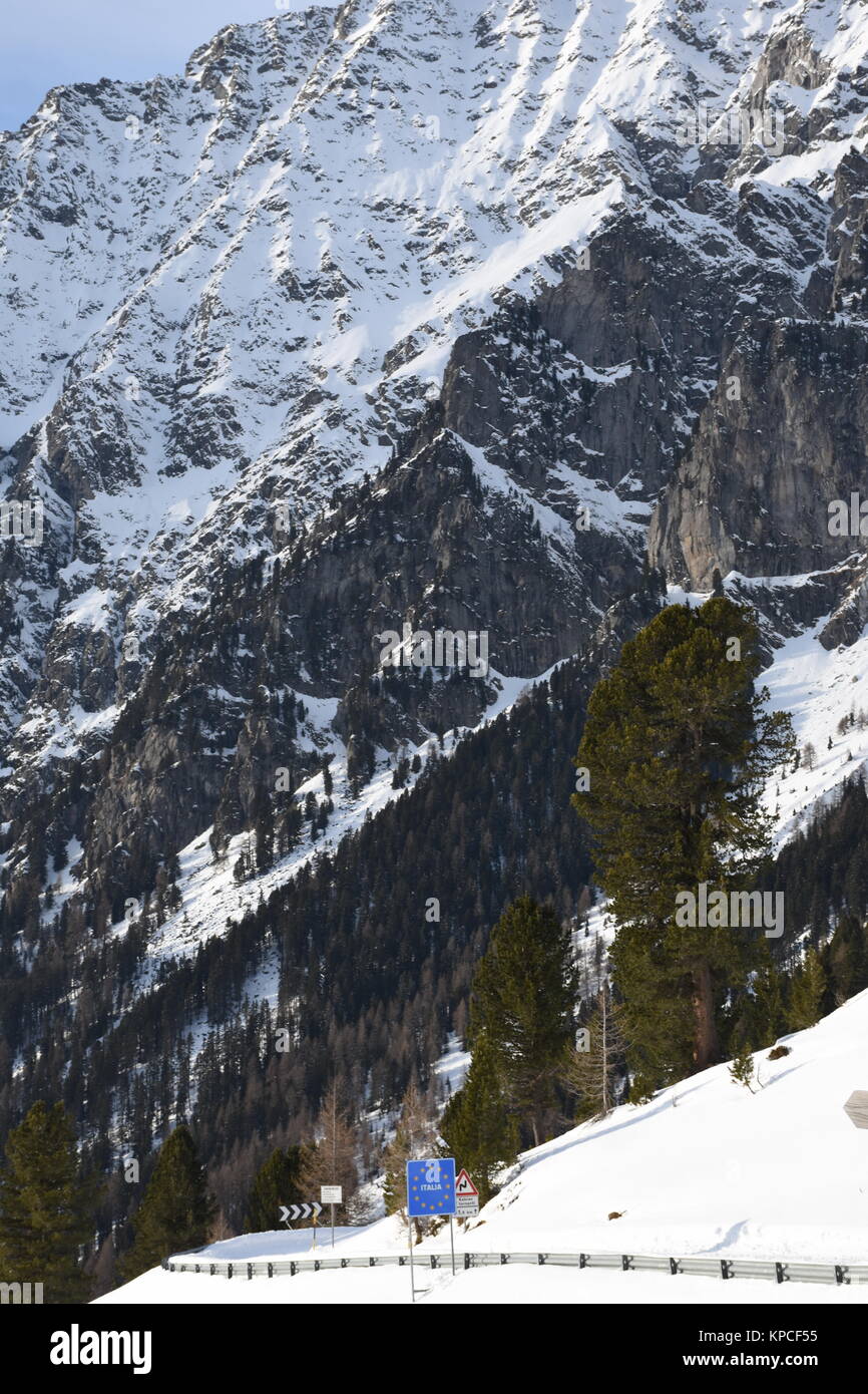 Passo Stalle,defereggen,Tirolo est,passo,chiuso in inverno,confine,confine di stato,UE Foto Stock