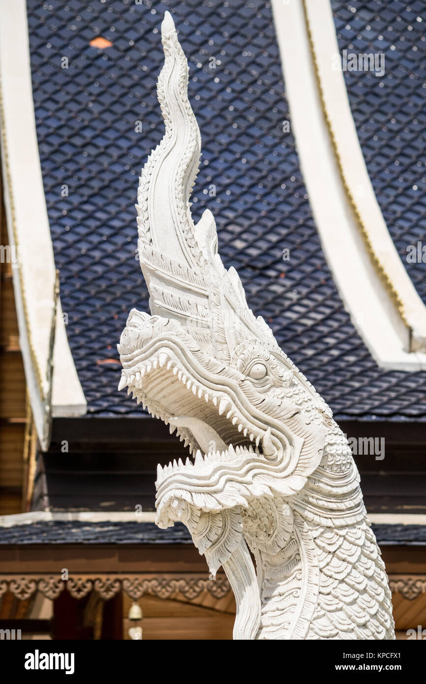 Una dettagliata della testa di una statua del drago Foto Stock