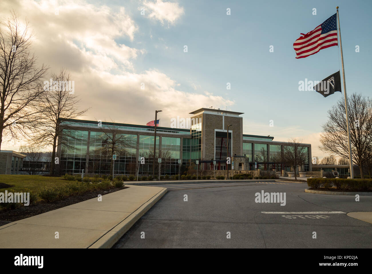 Harrisburg, PA - Gennaio 1, 2017: Pennsylvania Turnpike ufficio amministrazione edificio all'Harrisburg interchange. Foto Stock