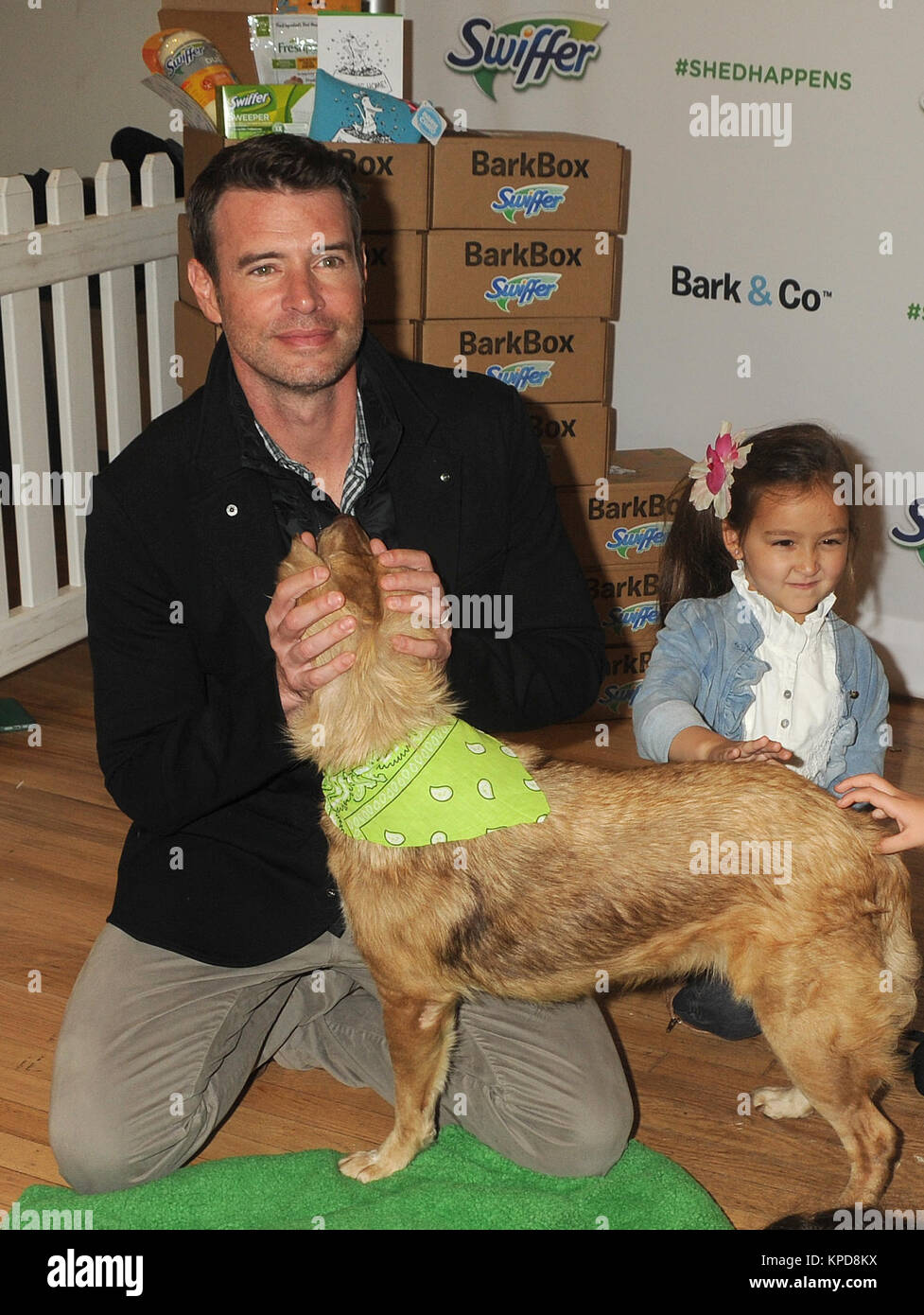 NEW YORK, NY - novembre 12: Attore Scott Foley assiste la vacanza Pet adozione evento a 101 Wooster Street a Novembre 12, 2015 a New York City. Persone: Scott Foley Foto Stock