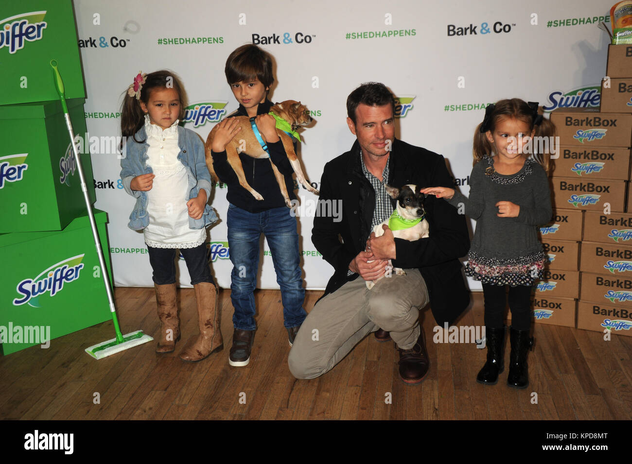 NEW YORK, NY - novembre 12: Attore Scott Foley assiste la vacanza Pet adozione evento a 101 Wooster Street a Novembre 12, 2015 a New York City. Persone: Scott Foley Foto Stock