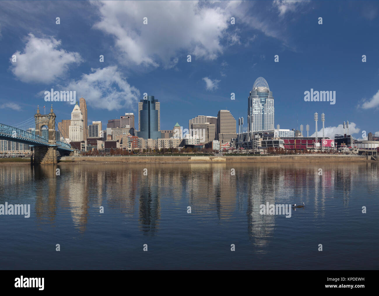 La città di Cincinnati, Ohio, Stati Uniti d'America su un luminoso giorno bello. Foto Stock