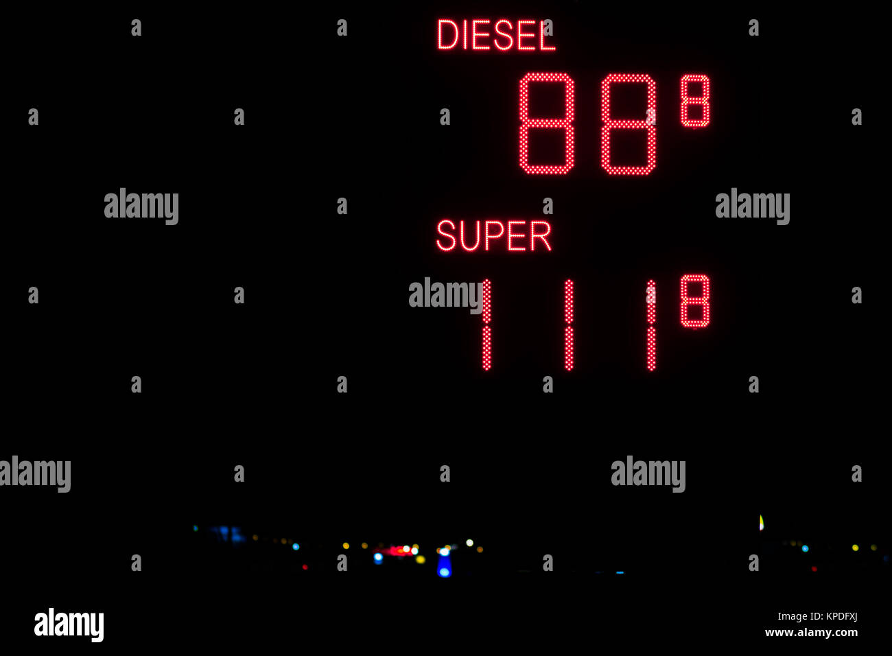 Leuchtanzeige Tagstelle Preise Super Diesel Foto Stock