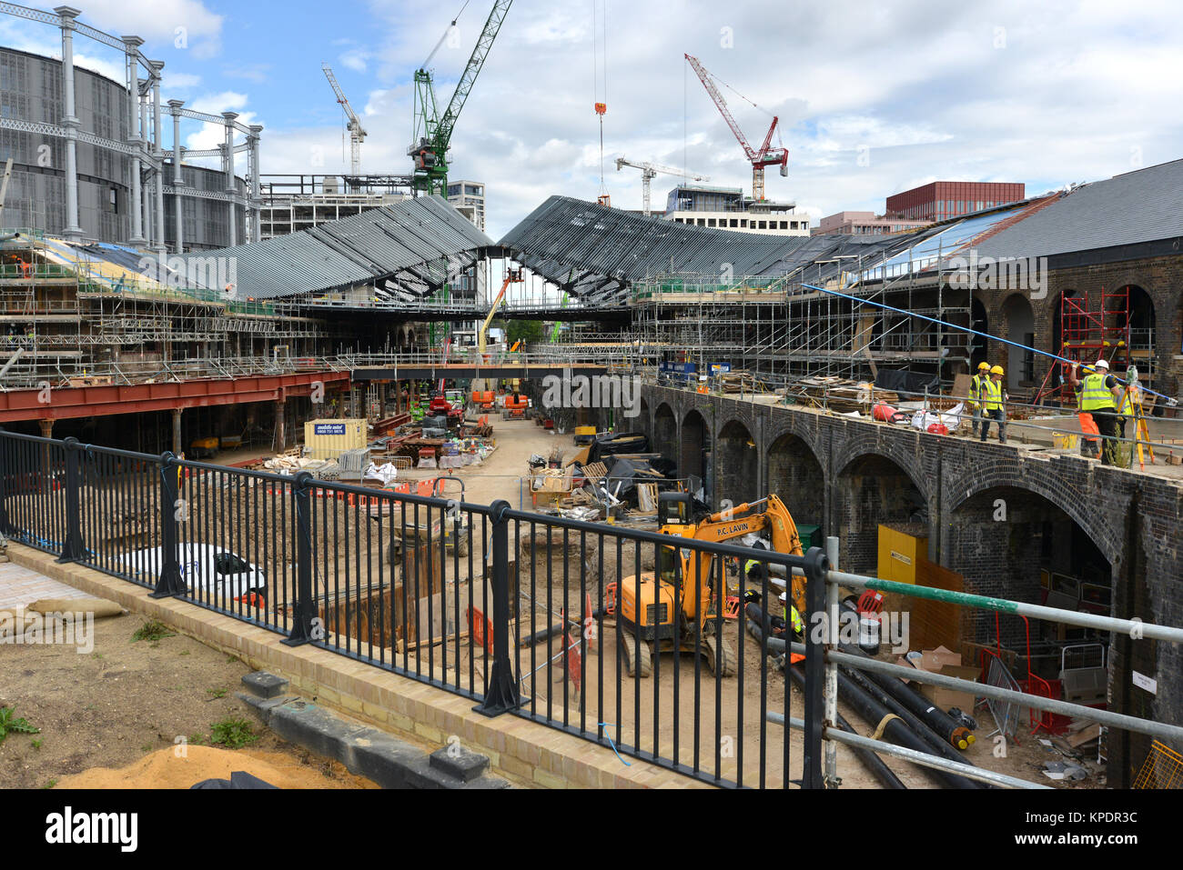 Gocce di carbone di sviluppo del cantiere in costruzione, Stabile Street, Kings Cross, London. Foto Stock