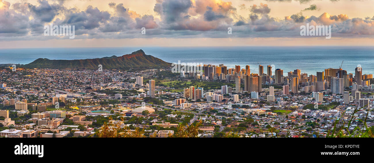 Waikiki e Diamond Head da tantalo lookout Foto Stock