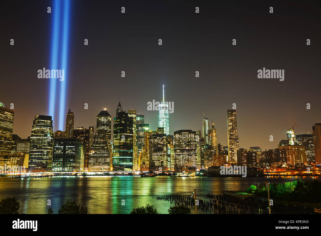 New York City cityscape di notte Foto Stock