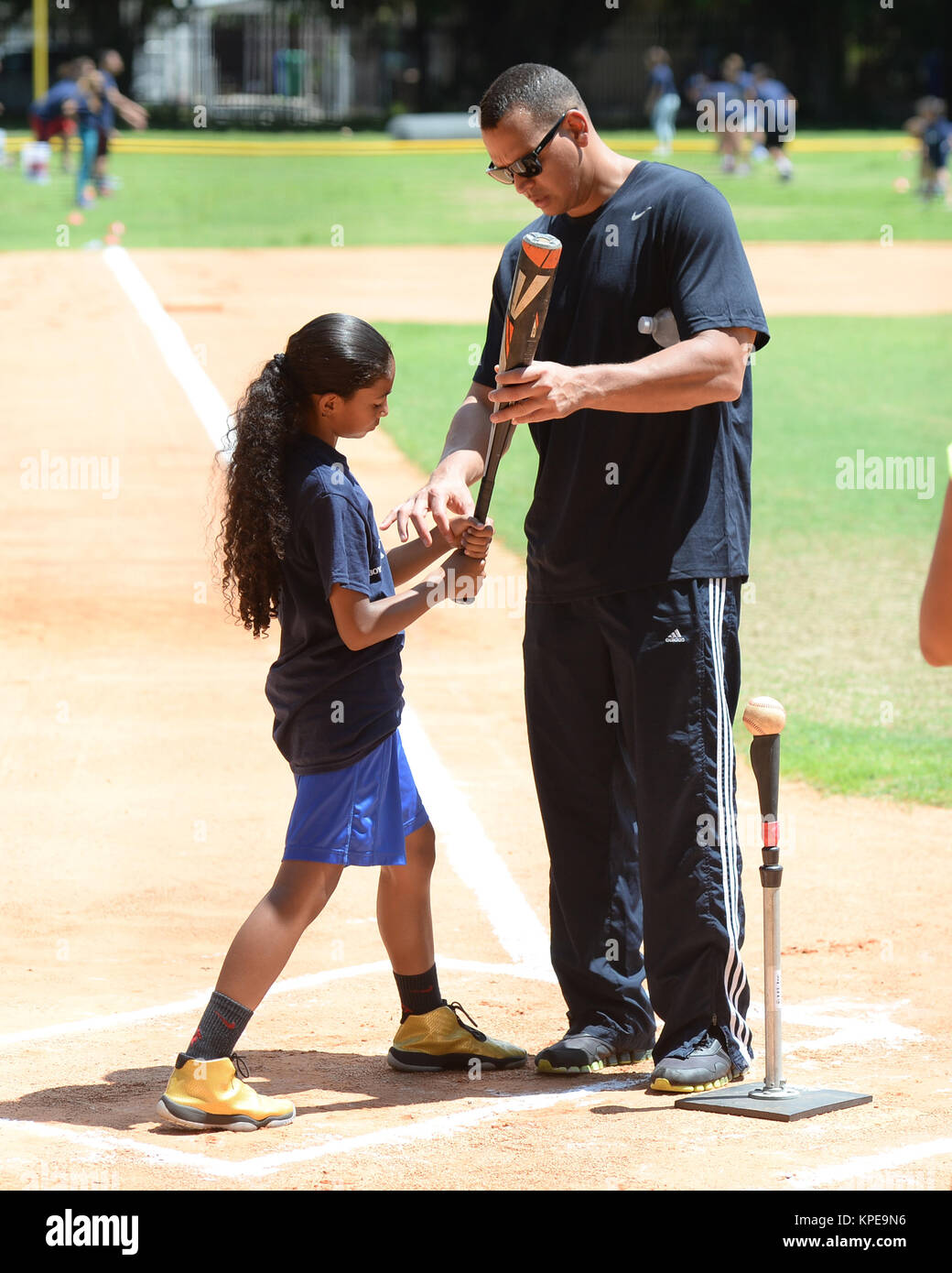 MIAMI, FL - 16 giugno: NY Yankees terzo baseman Alex Rodriquez detiene un interattivo clinica di baseball a ragazzi e ragazze Club di Miami-Dade su Giugno 16, 2015 a Miami in Florida Persone: Alex Rodriquez Foto Stock