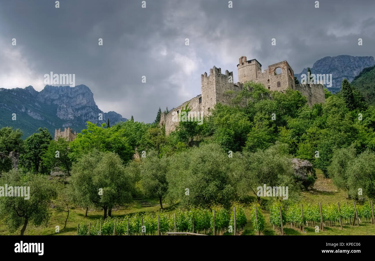 Avio Castello di Sabbionara in Trentino Foto Stock