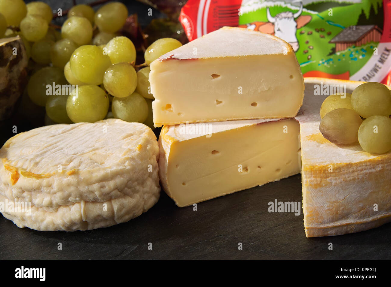 Forma di formaggio a pasta dura immagini e fotografie stock ad alta