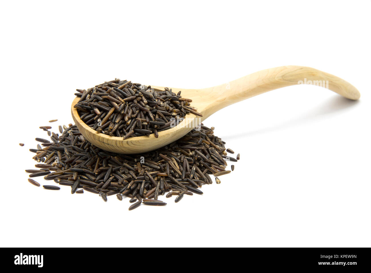 Riso selvatico in un cucchiaio di legno Foto Stock