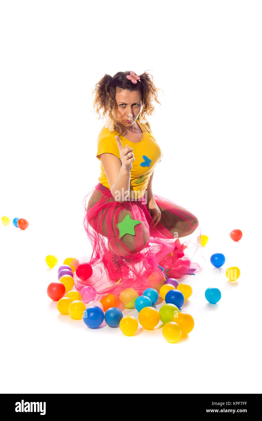 Donna e animatore in fany suit preparando per impegnato con i bambini nel club per bambini Foto Stock