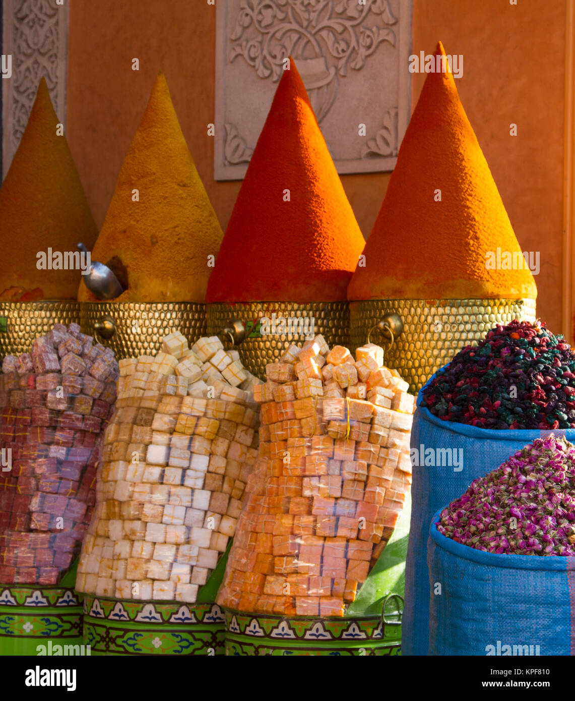 Le spezie per la vendita nel mercato marocchino Foto Stock