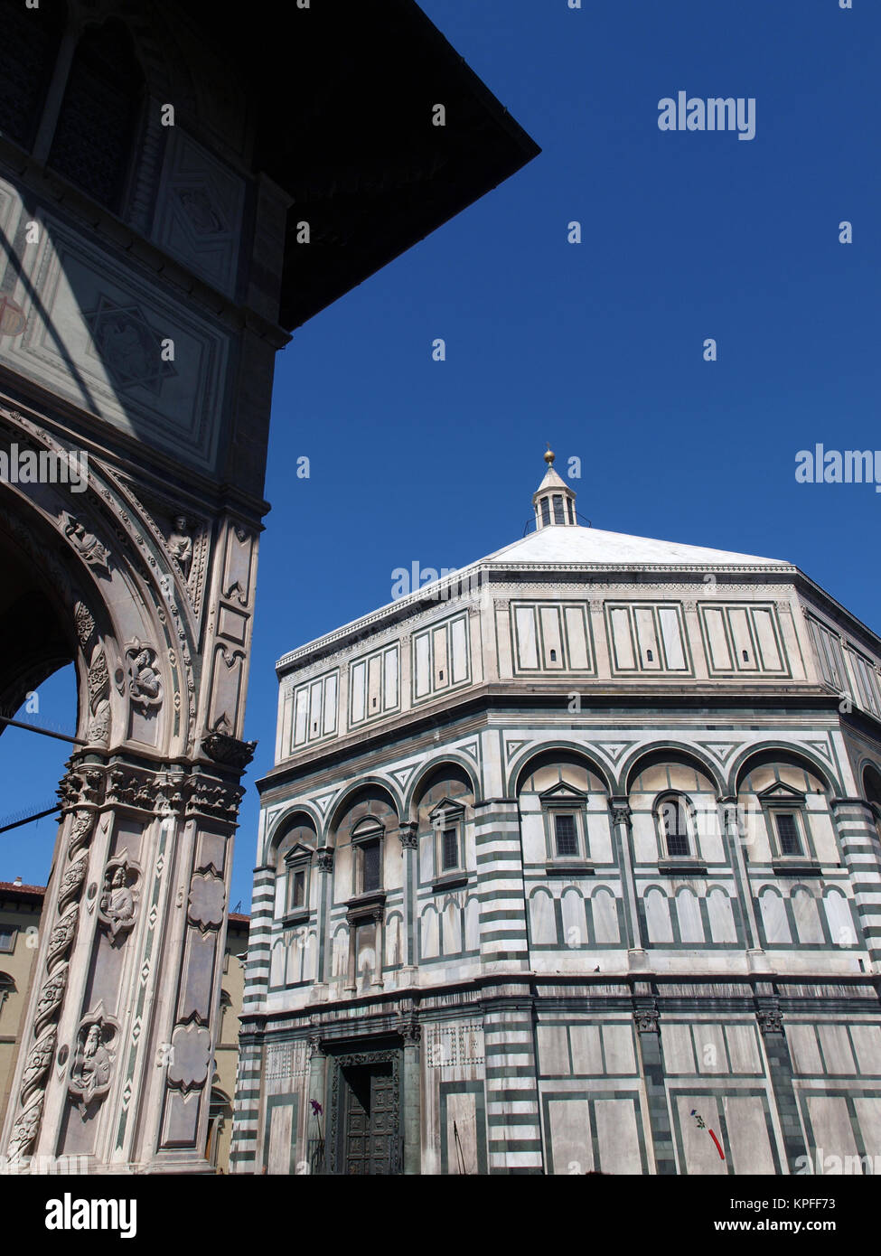 Il Battistero di San Giovanni in Firenze. Il Firenze pianta ottagonale del Battistero di San Giovanni è uno dei palazzi più antichi della città costruito in romanesq Foto Stock