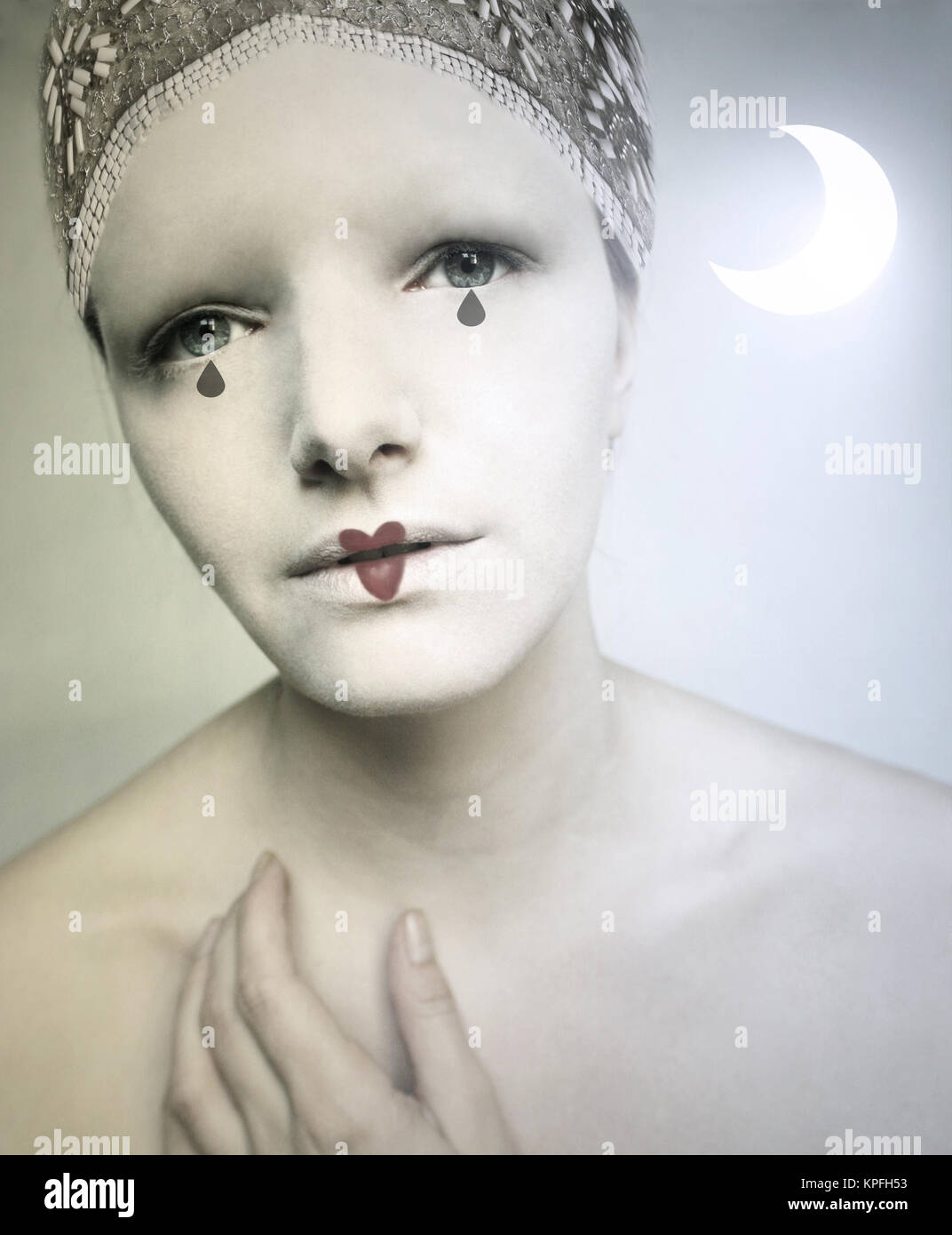 Bel ritratto di una ragazza compongono come Pierrot lunaire Foto Stock