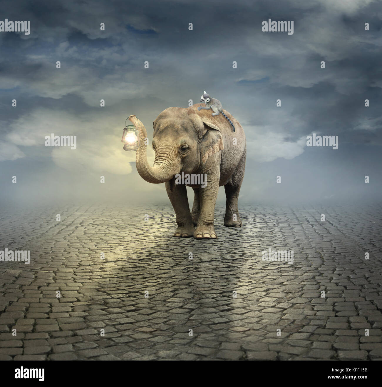Surreale illustrazione artistica con un elefante che porta un lemure sulla sua schiena e una lanterna con il suo tronco Foto Stock