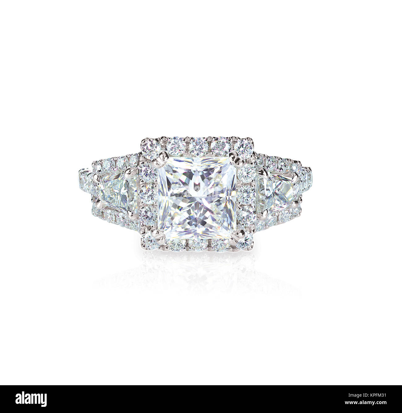 Il diamante solitario engagment anello di nozze di taglio princess Foto  stock - Alamy