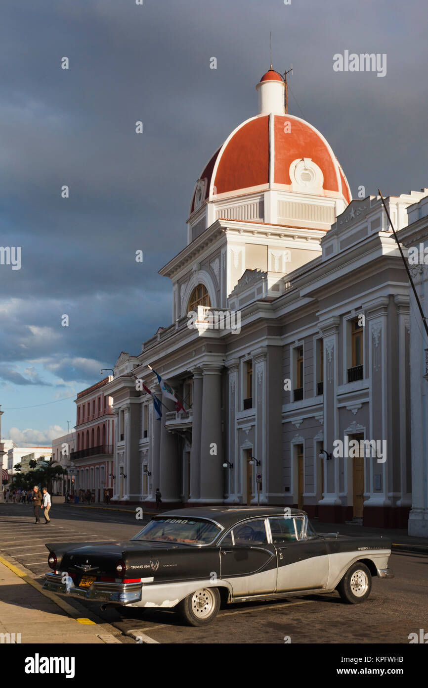 Cuba, Cienfuegos province, Cienfuegos, Palacio de Gobierno, il palazzo del governo, nel tardo pomeriggio Foto Stock
