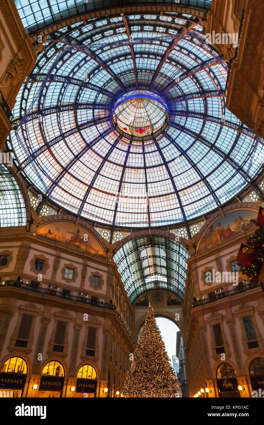 Swarovski Natale e Anno Nuovo albero in Galleria Vittorio Emanuele II. Milano Foto Stock