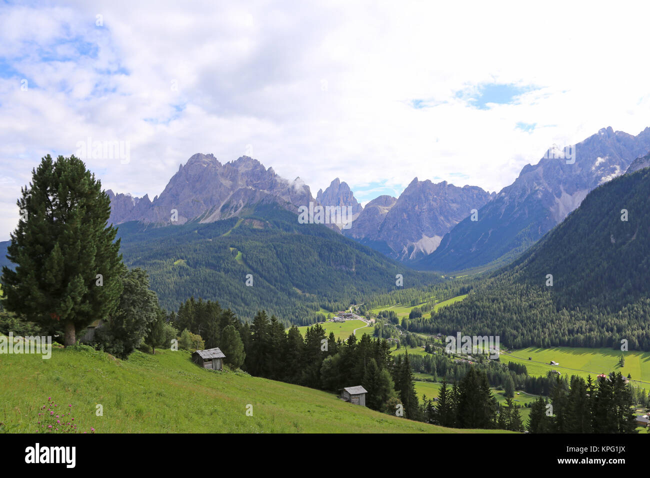 Vista sulla valle di Sexent in Alto Adige Foto Stock