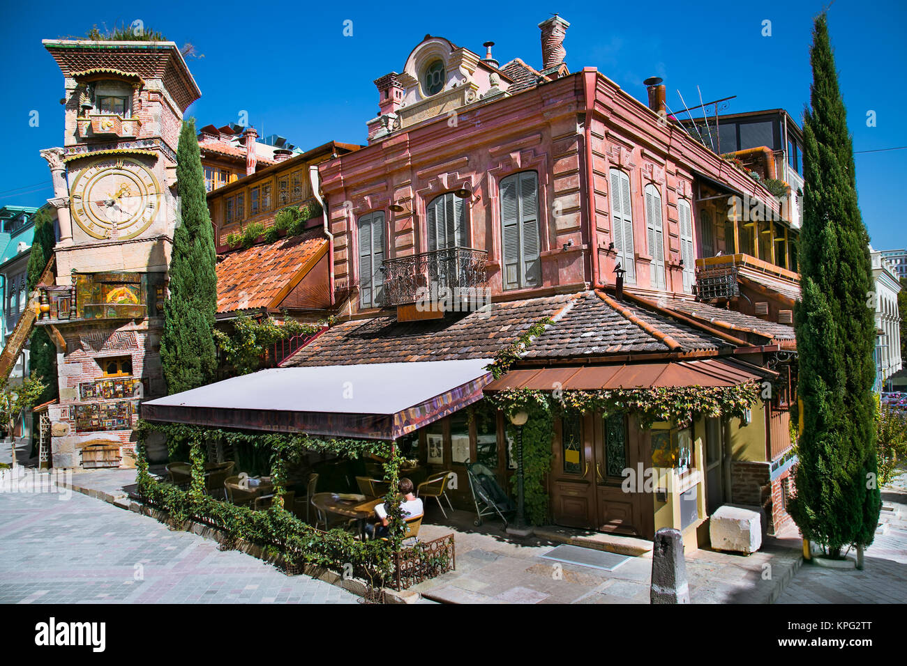 Rezo Gabriadze rientranti tower presso il Teatro delle Marionette piazza nel centro di Tbilisi. La Georgia. L'Europa. Foto Stock