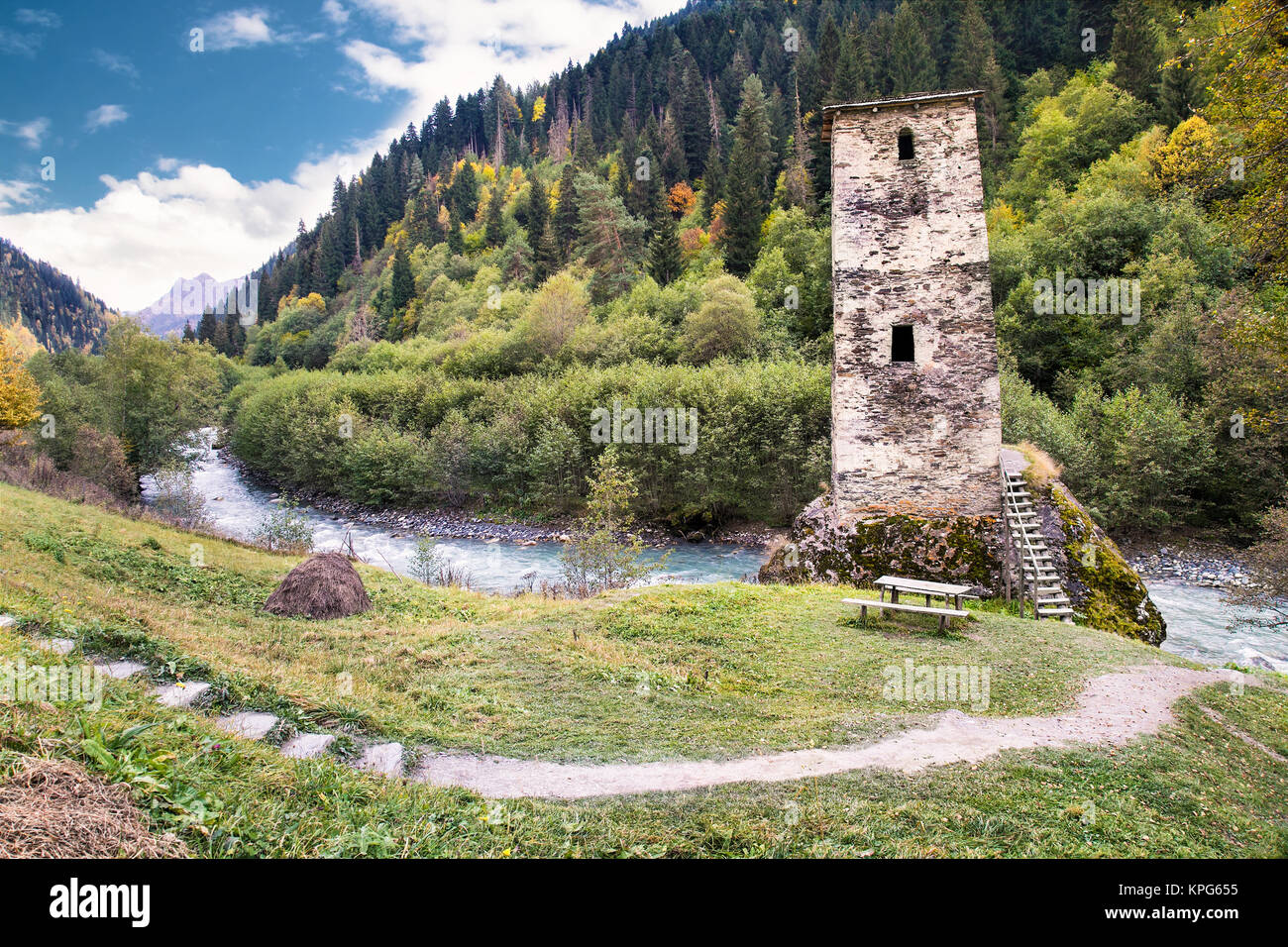 Torre di Ushguli village museum di Svaneti. Svaneti superiore - UNESCO - Sito Patrimonio dell'umanità. La Georgia, l'Europa. Foto Stock