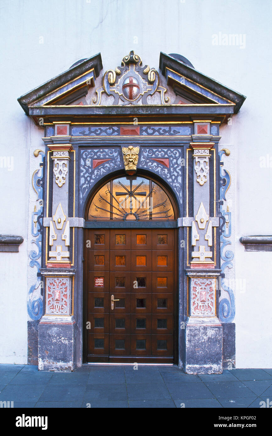 In Germania occidentale, Trier, Renania-Palatinato, porta in Kurfurstliches Palais (Palazzo elettorale). Foto Stock