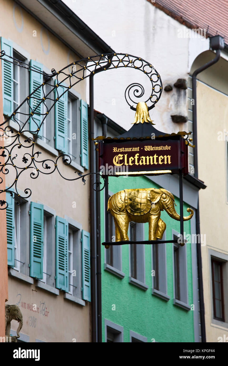Germania, Baden-Württemberg, Lago di Costanza, costanza. Segno per il ristorante Elephant. Foto Stock