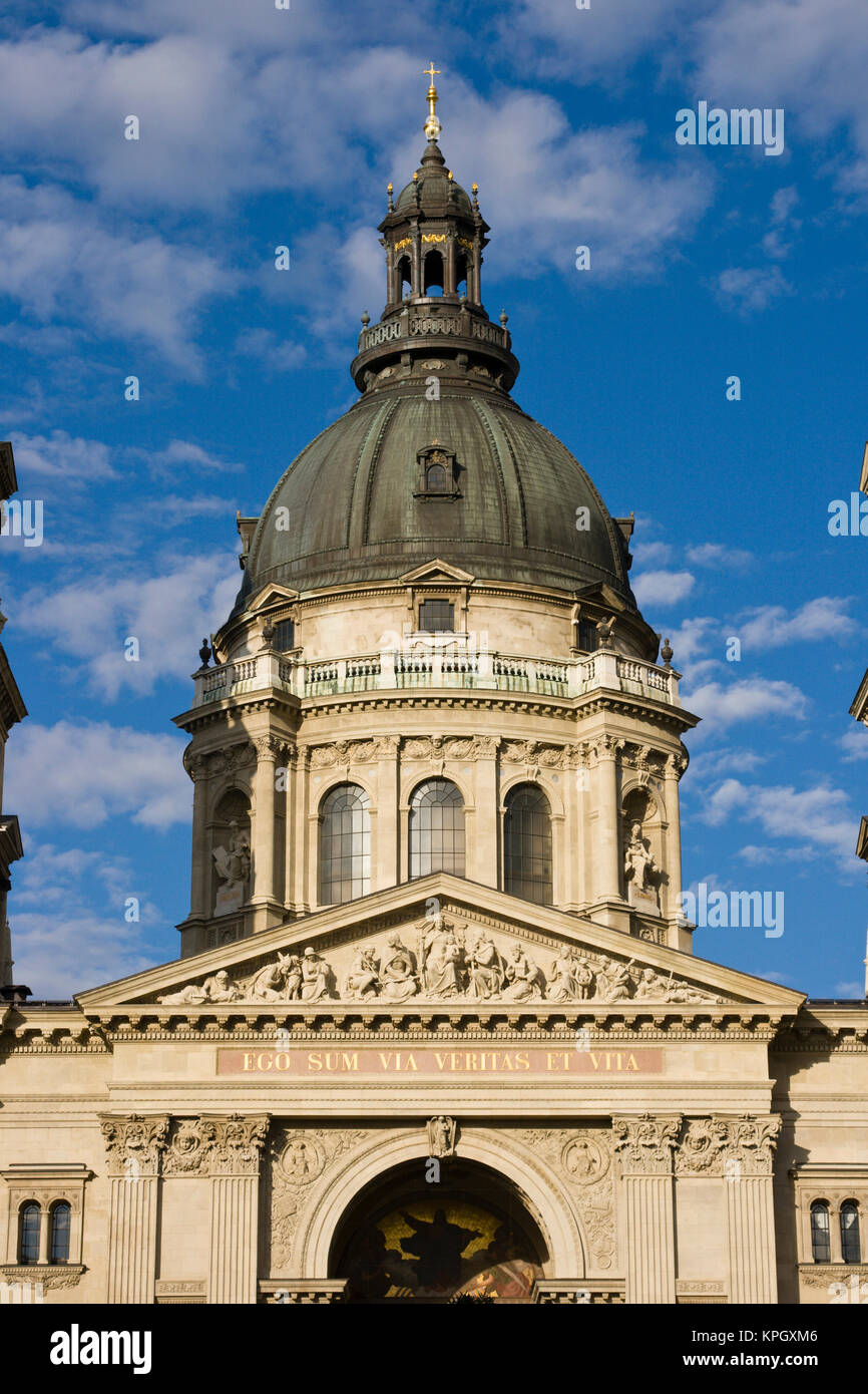 La Basilica di Santo Stefano, dedicata a Santo Stefano il primo ungherese re Cristiano. La Chiesa stessa è stato progettato da Jozsef Hild in stile Neo-Classic. Budapest, la città capitale di Ungheria Foto Stock