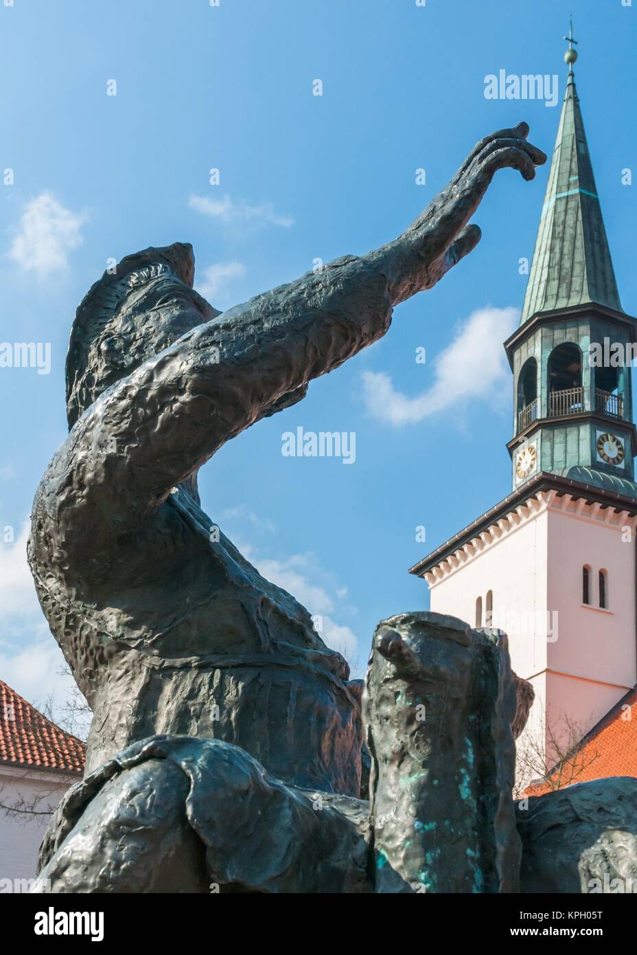 Thies wicken - il calzolaio con il dono della profezia vissuta nel 1600 a burgdorf in Bassa Sassonia e è disponibile come un monumento sulla spittaplatz prima di st. pancras chiesa di burgdorf su un sprinbrunnen. Foto Stock