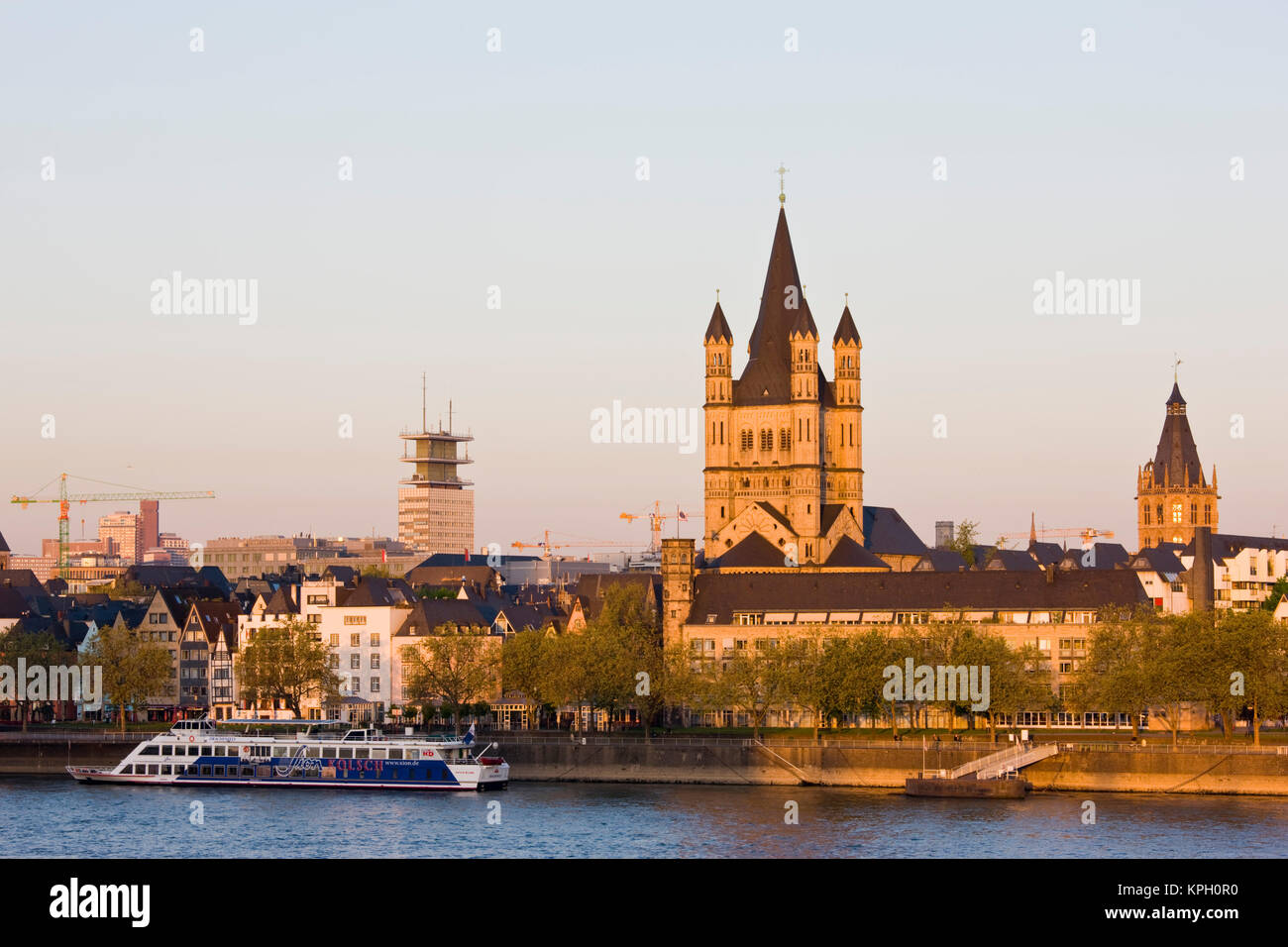 In Germania, in Renania settentrionale-Vestfalia, Colonia. Gross-St. Martin Chiesa. Foto Stock