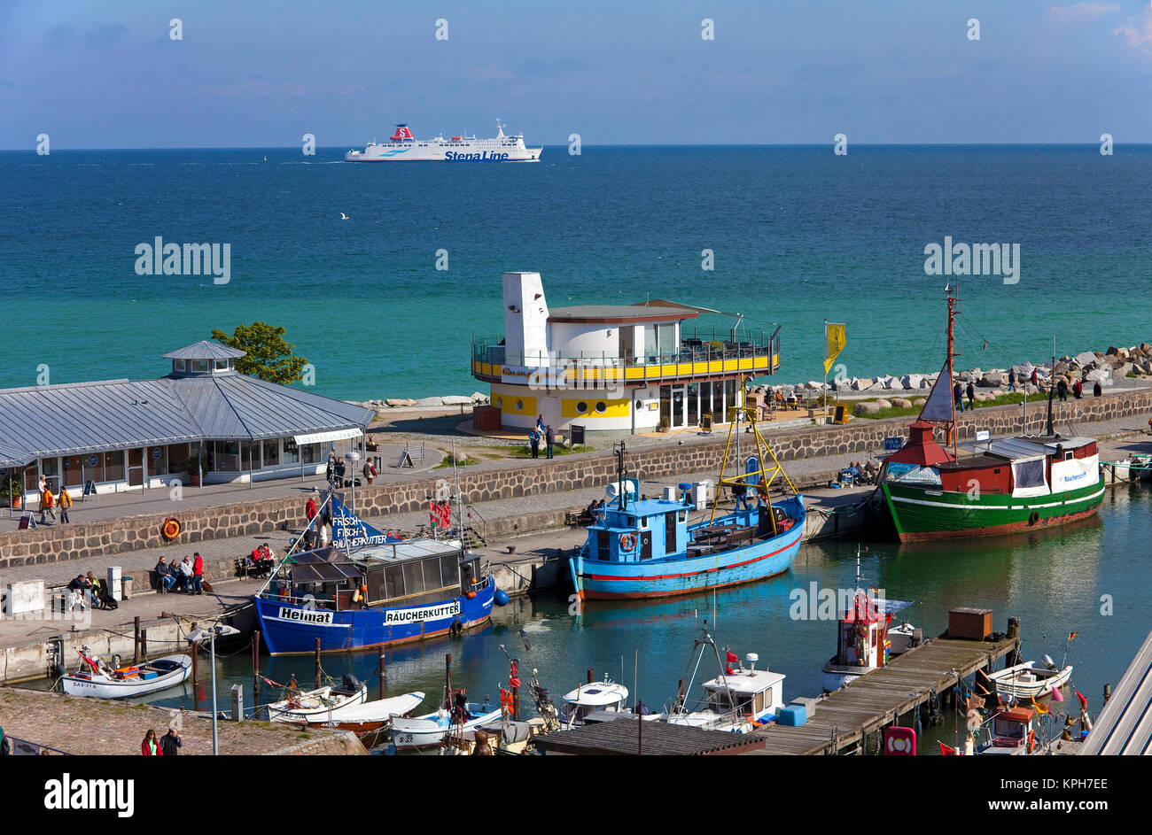 Porto di Sassnitz, traghetto sul mare, Ruegen isola, Meclemburgo-Pomerania, Mar Baltico, Germania, Europa Foto Stock